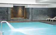 Swimming Pool 3 Relais Spa Val d'Europe