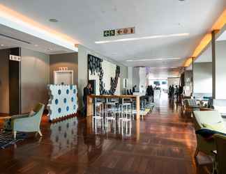 Lobby 2 Radisson Blu Gautrain Hotel