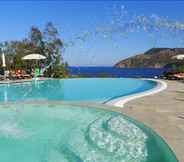 Swimming Pool 5 Vulcano Blu Residence