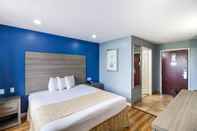 Bedroom Rodeway Inn & Suites