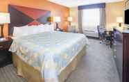 Bilik Tidur 6 Days Inn & Suites by Wyndham Russellville