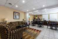 Lobi Quality Inn Tullahoma