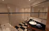 Phòng tắm bên trong 5 Hotel Goldener Hirsch