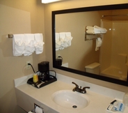 Toilet Kamar 4 Irish Inn And Suites