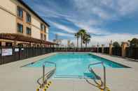 Swimming Pool La Quinta Inn & Suites by Wyndham Las Vegas Airport South