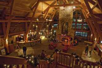 Lobi 4 Hope Lake Lodge & Indoor Waterpark