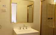 In-room Bathroom 5 Metropole Katoomba