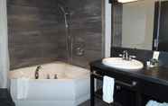 In-room Bathroom 7 Grand Times Hotel Sherbrooke