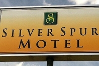 Bên ngoài Silver Spur Motel