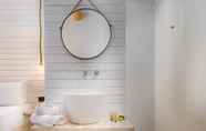 In-room Bathroom 6 Gloria Maris Hotel Suites & Villas