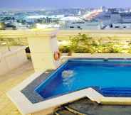 Kolam Renang 3 Habitat Hotel All Suites - Jeddah