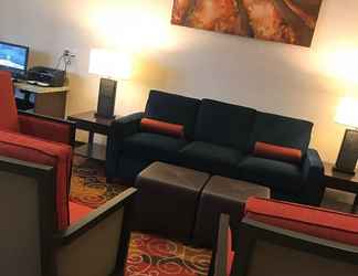 Lobi 2 Comfort Suites Altoona