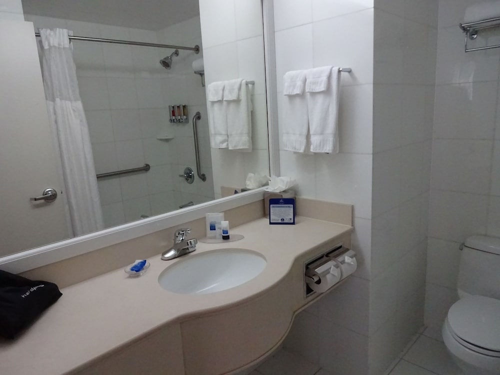 Toilet Kamar 7 Best Western Plus Arena Hotel