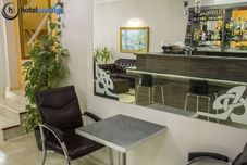 バー、カフェ、およびラウンジ Hotel Prestige