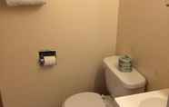 In-room Bathroom 7 Relax Inn At Ashland