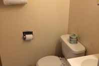 In-room Bathroom Relax Inn At Ashland