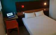 Kamar Tidur 5 HotelF1 Maurepas
