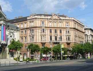 Bangunan 2 Friends Hostel and Apartments Budapest