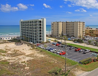 Exterior 2 Ocean Trillium Suites