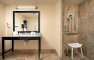 Toilet Kamar 7 Hampton Inn & Suites Seattle/Federal Way