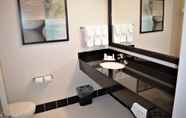 Toilet Kamar 4 Fairfield Inn & Suites by Marriott Sault Ste. Marie