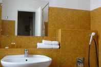 In-room Bathroom Citotel Aero Hotel