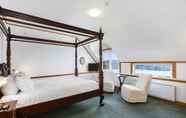 Bedroom 2 Larnach Lodge