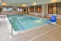 Swimming Pool Hampton Inn Milford