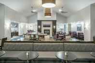 Quầy bar, cafe và phòng lounge Homewood Suites by Hilton Cedar Rapids-North