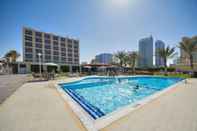 สระว่ายน้ำ Ajman Beach Hotel