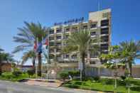 Bên ngoài Ajman Beach Hotel