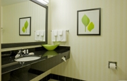 In-room Bathroom 3 Fairfield Inn & Suites by Marriott Commerce