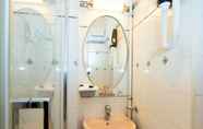 Toilet Kamar 7 Queens Boutique Hotel