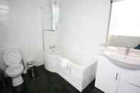 Toilet Kamar Clifton Hotel