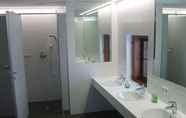 Phòng tắm bên trong 7 Youth Hostel Feldkirch