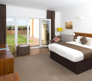 Bedroom 4 Sands Resort Hotel & Spa