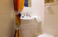 In-room Bathroom 5 KYRIAD DIRECT Orleans - La Chapelle St Mesmin