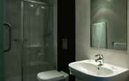 Toilet Kamar 5 Hotel Genesis