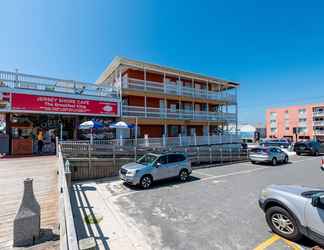 Exterior 2 Boardwalk Hotel Charlee & Beach House Rentals