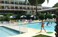 Hồ bơi 2 Irinna Hotel