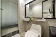 In-room Bathroom Hotel Platinum Plaza