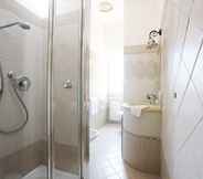 In-room Bathroom 4 Casa Yvorio