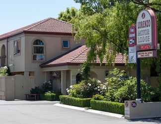 Exterior 2 Lorenzo Motor Lodge