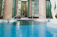 Swimming Pool Hotel Bergfrieden