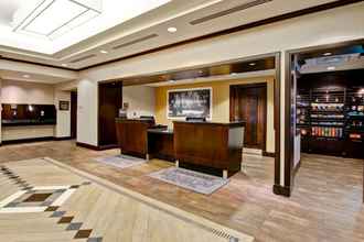 Lobi 4 Hampton Inn by Hilton Toronto Airport Corporate Centre