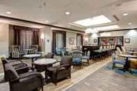 Bar, Cafe and Lounge Hampton Inn by Hilton Toronto Airport Corporate Centre