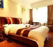 Kamar Tidur 3 Green Tree Inn Zhenjiang Zhongyang Street RT-MART