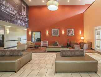 Lobby 2 La Quinta Inn & Suites by Wyndham Smyrna TN - Nashville