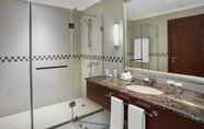 In-room Bathroom 6 Doubletree by Hilton Ras Al Khaimah