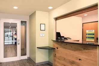 Sảnh chờ 4 WoodSpring Suites Raleigh Apex